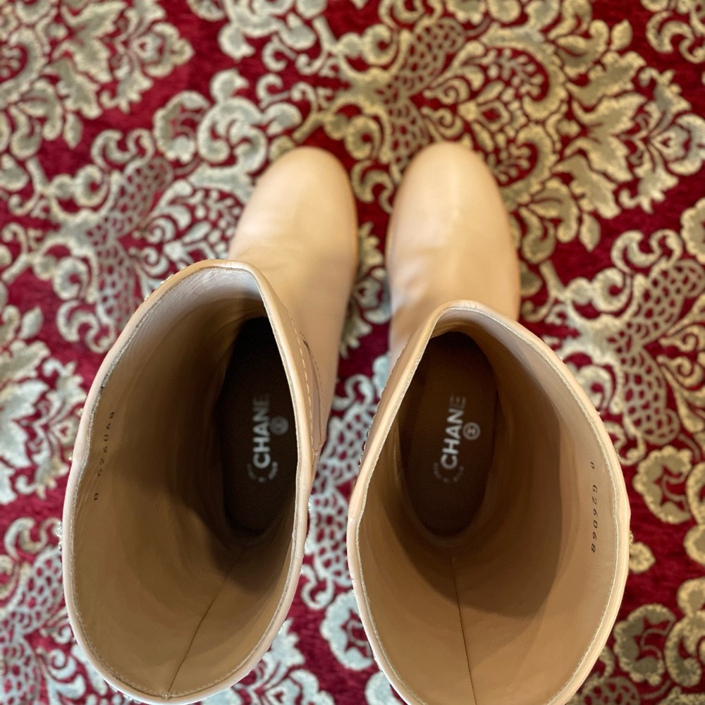 Chanel Cream Heeled Boots - Picture 4 of 7